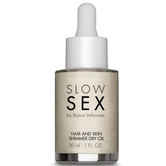 Close-up of the Bijoux Slow Sex Óleo Seco Iluminante Multifunções 30ml, showing its luxurious texture and elegant packaging.