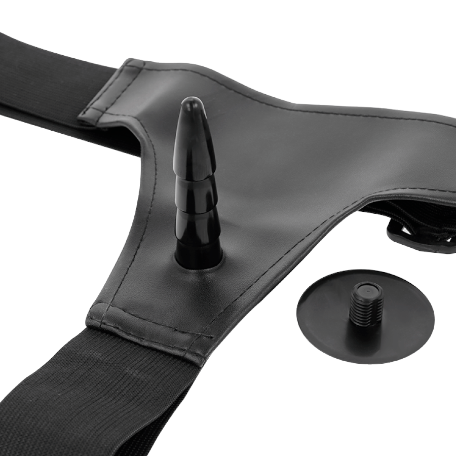 Detalhe do HARNESS ATTRACTION Arnês com Dildo Realista 16cm, mostrando o dildo e o arnês de neoprene.