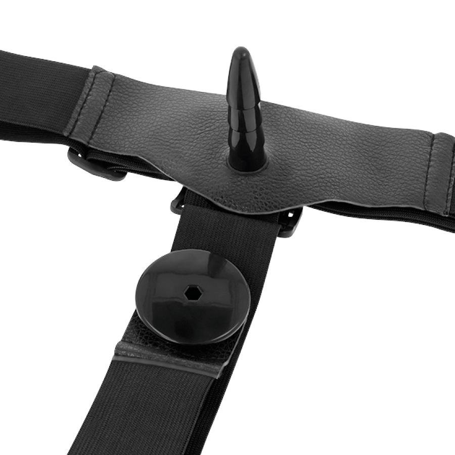 Arnês de Dupla Penetração Vibratório HARNESS ATTRACTION 18cm em detalhe, mostrando os dois vibradores e o sistema de arnês ajustável para prazer a dois.