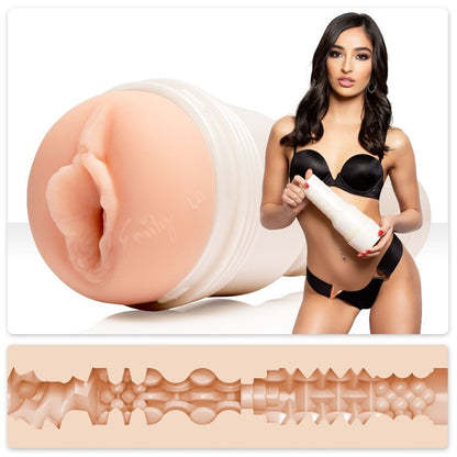 CHICAS FLESHLIGHT - EMILY WILLIS CHORREA LA VAGINA