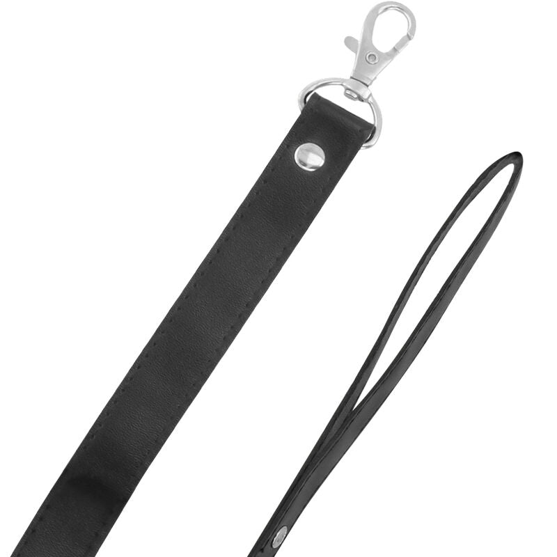 Close-up do Colar BDSM Darkness com Fechadura Preta, mostrando o design em neoprene, puleather e a corrente.