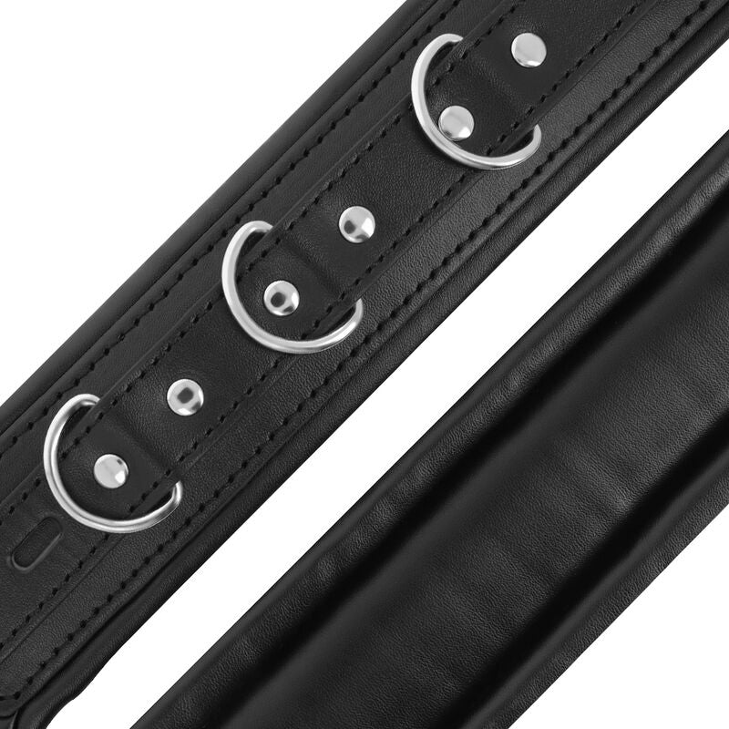 Close-up das Algemas BDSM Acolchoadas Premium Darkness, mostrando o detalhe do acolchoamento e da fivela.