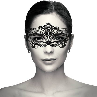 Coquette Chic Desire Máscara de Renda Fina Preta Sensual, detalhe da textura e design elegante.