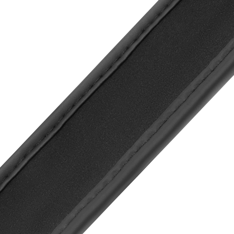 Conjunto Fetish Submissive de restrições de pernas abertas com algemas de neoprene e arnês de pescoço para BDSM.