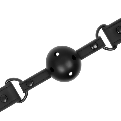 Close-up da Mordaça Vegana Respirável Fetish Submissive, mostrando o design ajustável e a bola para BDSM.