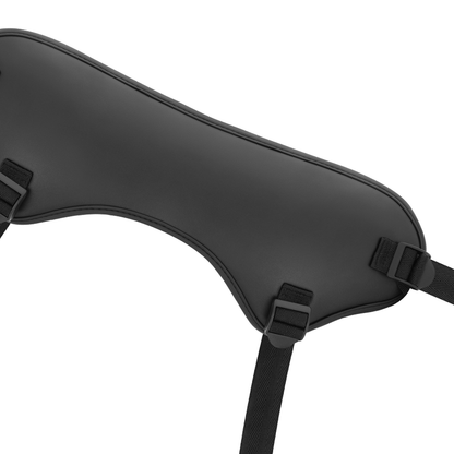 Close-up do CYBER SILICOCK Conjunto Strap-on Master Ben de Silicone com Controle Remoto.