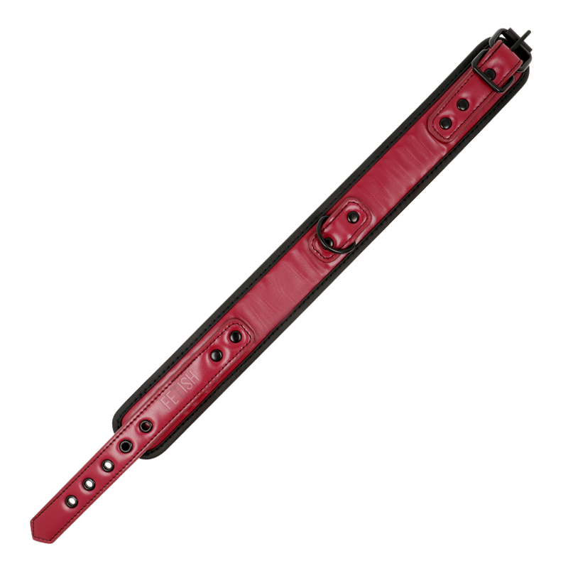 Close-up da Coleira de Corrente Fetish Submissive com forro de neoprene e detalhes em metal.