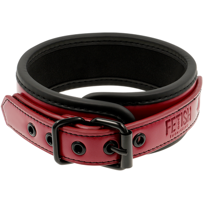 Close-up da Coleira de Corrente Fetish Submissive com forro de neoprene e detalhes em metal.